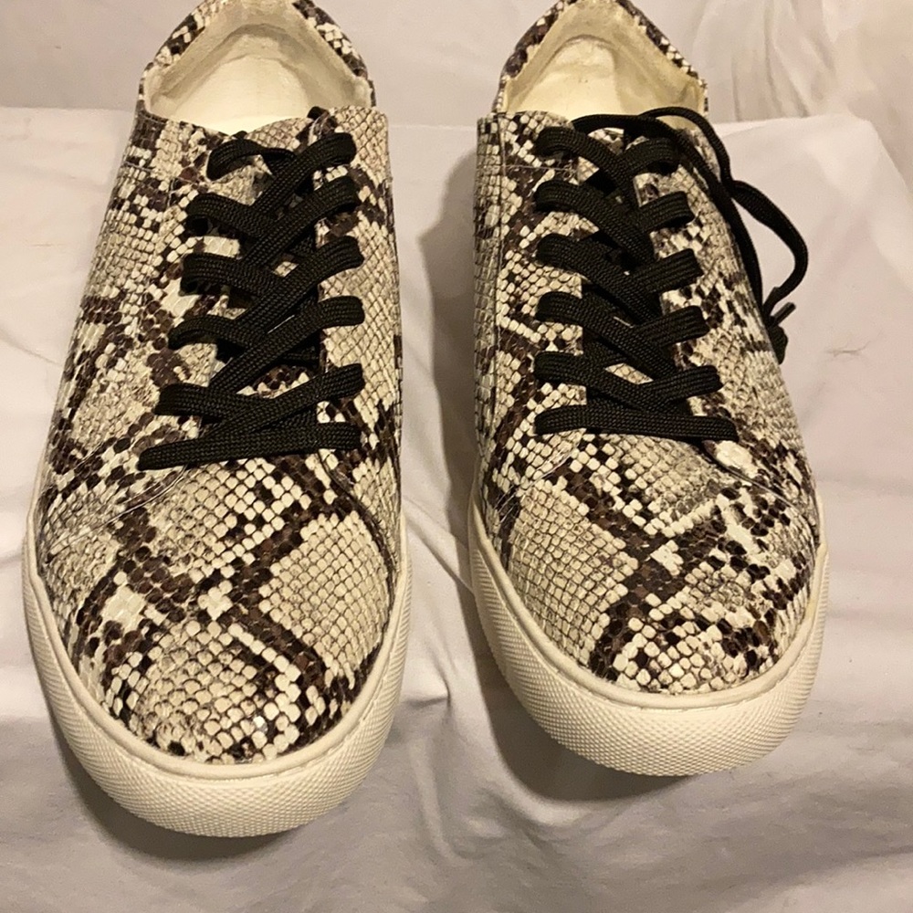 NWOT Kenneth Cole sneakers